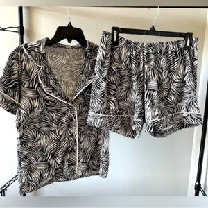 Badgley Mischka NWT Black & White Patterned Pajama Set. So Soft